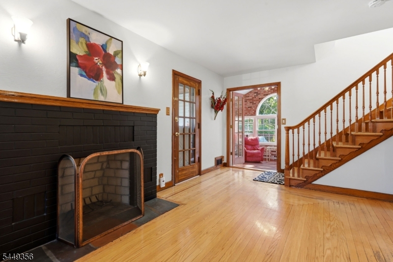 366 Vosseller Ave Property Photo 4