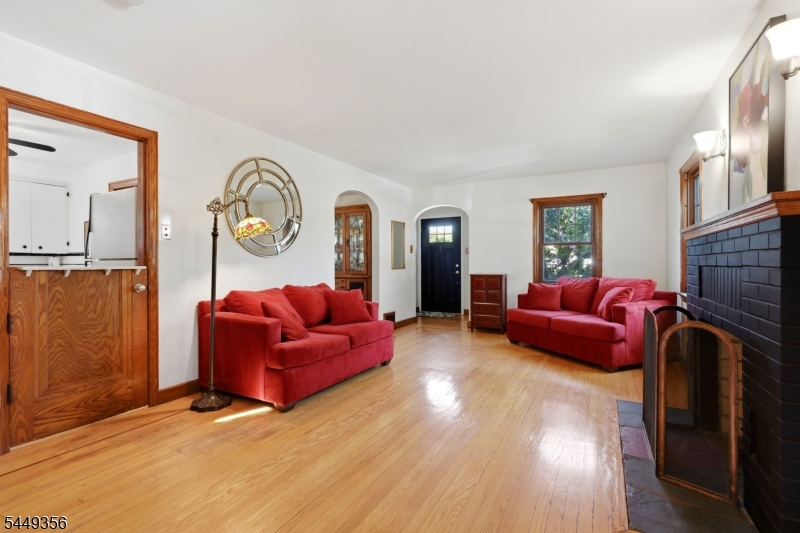 366 Vosseller Ave Property Photo 5