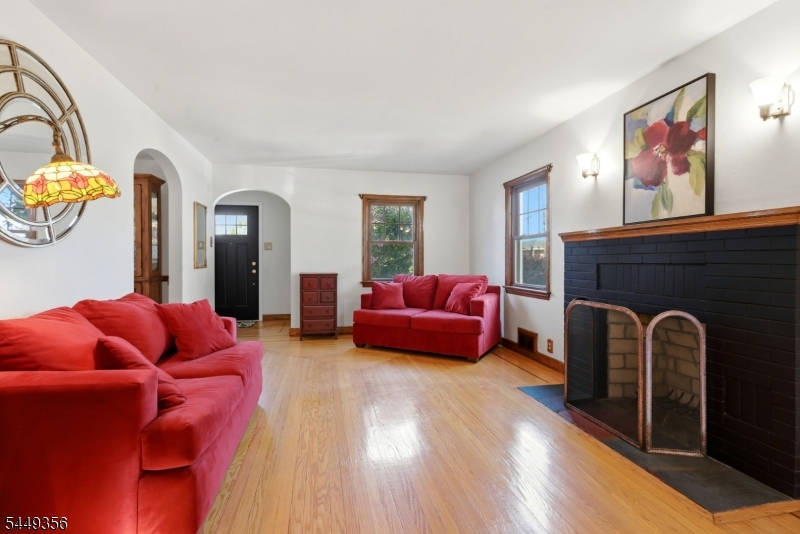 366 Vosseller Ave Property Photo 6