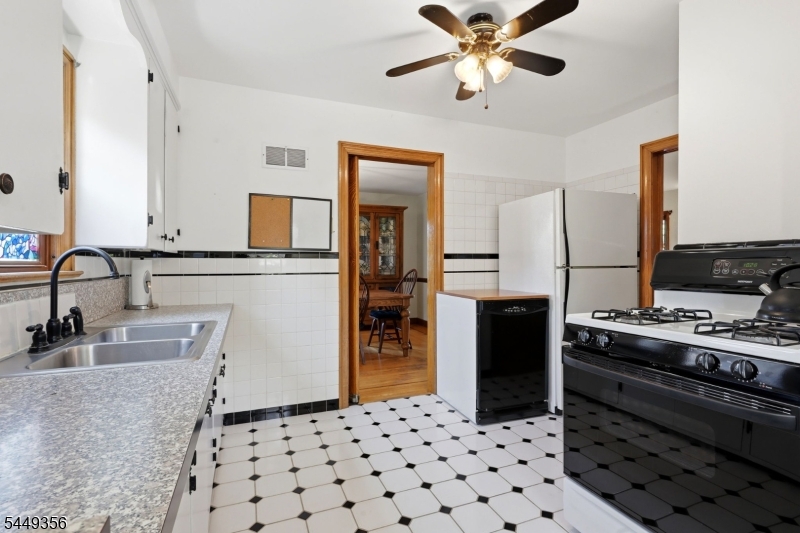 366 Vosseller Ave Property Photo 10