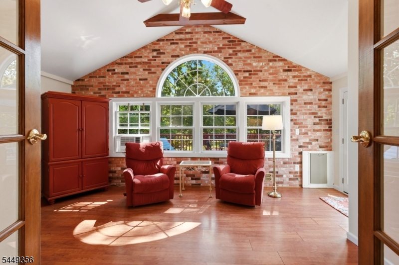 366 Vosseller Ave Property Photo 11