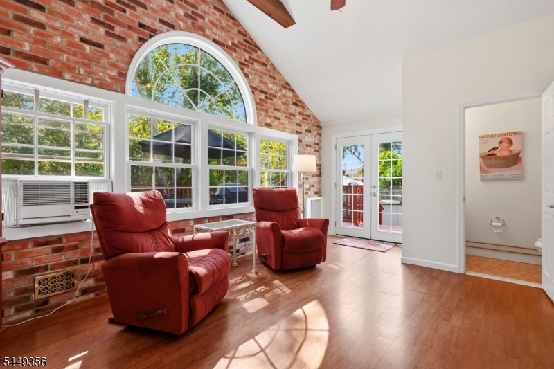 366 Vosseller Ave Property Photo 12