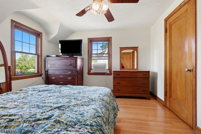 366 Vosseller Ave Property Photo 16