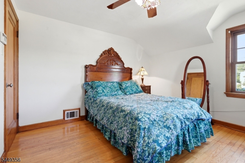 366 Vosseller Ave Property Photo 18
