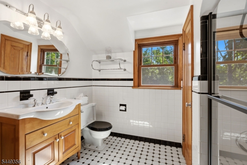 366 Vosseller Ave Property Photo 24