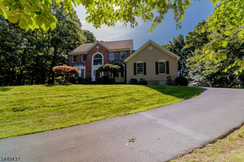 11 Donna Lane Property Photo 1