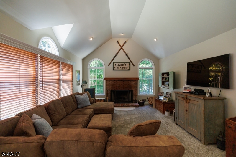 11 Donna Lane Property Photo 15