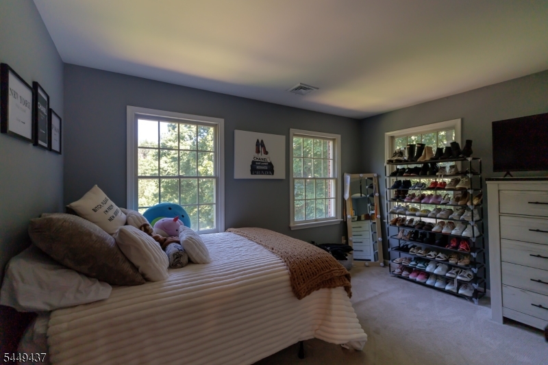 11 Donna Lane Property Photo 16