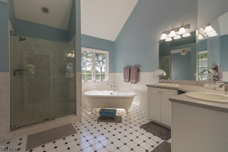 11 Donna Lane Property Photo 22