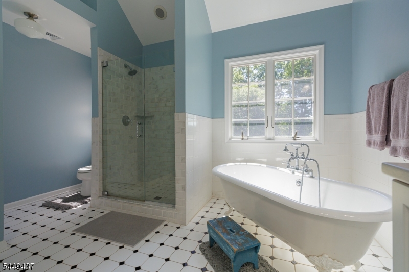 11 Donna Lane Property Photo 23