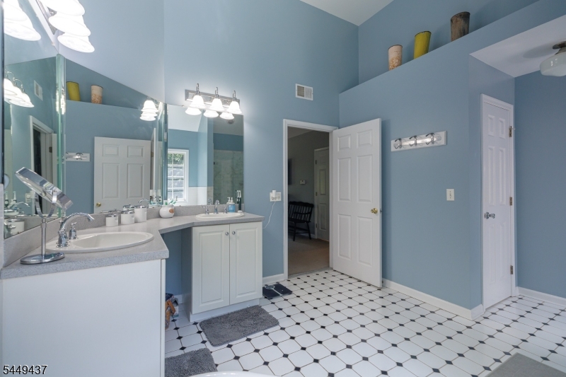 11 Donna Lane Property Photo 24