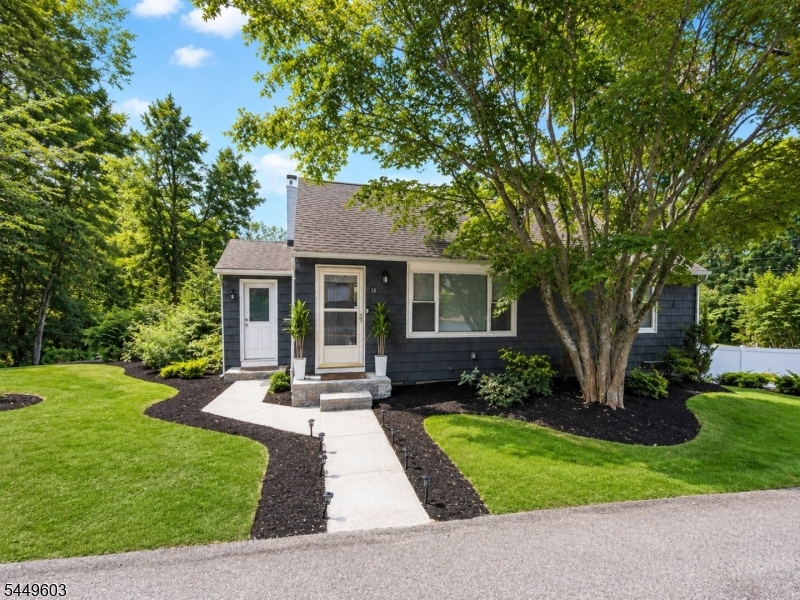 18 Tamarack Rd Property Photo 1
