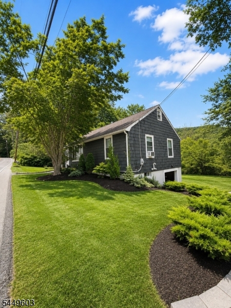 18 Tamarack Rd Property Photo 2