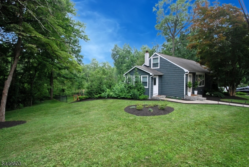 18 Tamarack Rd Property Photo 3