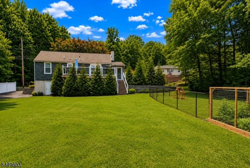 18 Tamarack Rd Property Photo 5