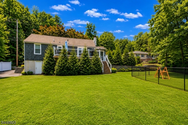 18 Tamarack Rd Property Photo 6