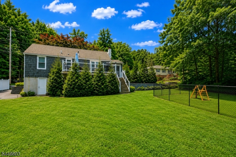 18 Tamarack Rd Property Photo 7
