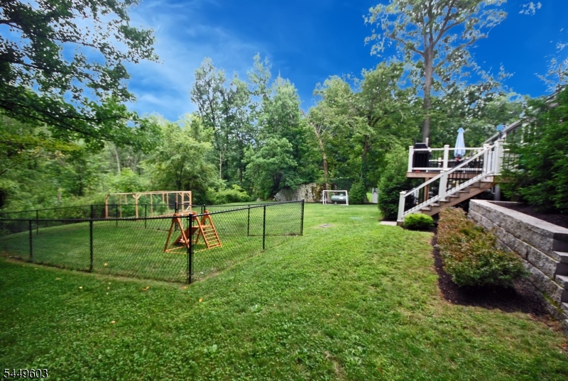 18 Tamarack Rd Property Photo 8