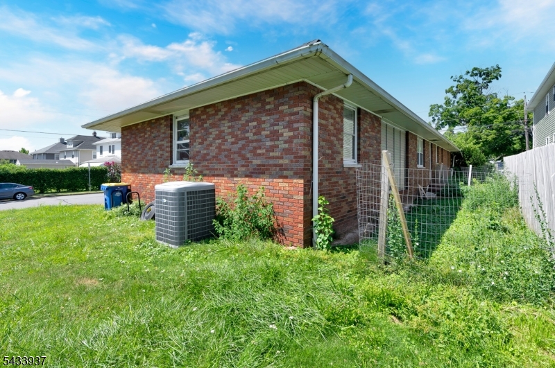 314 Sherman Ave Property Photo 4