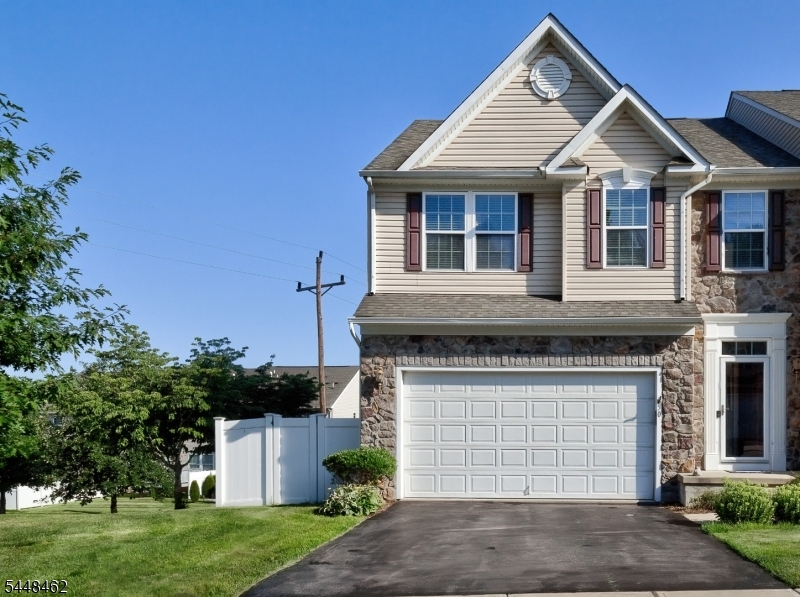 50 Washington Square Cir Property Photo 1