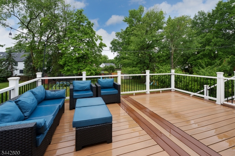 2025 Oak Tree Rd Property Photo 10