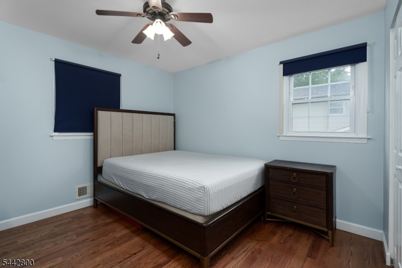 2025 Oak Tree Rd Property Photo 16