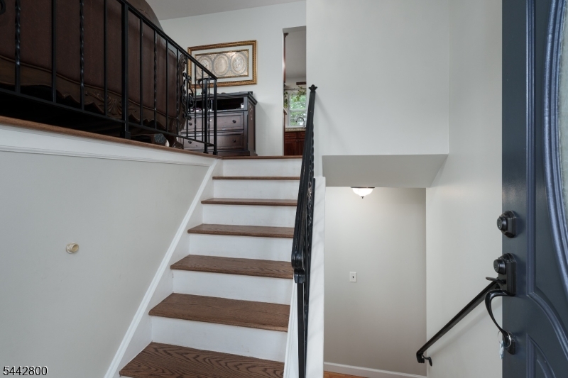 2025 Oak Tree Rd Property Photo 19