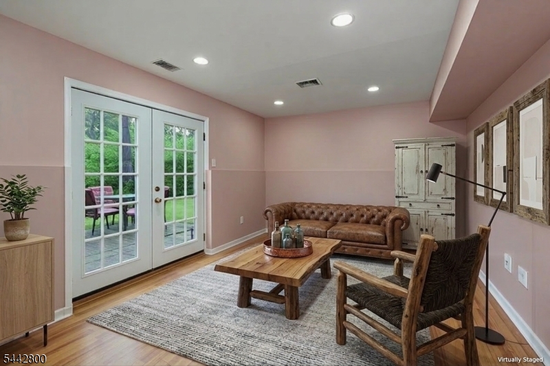 2025 Oak Tree Rd Property Photo 20