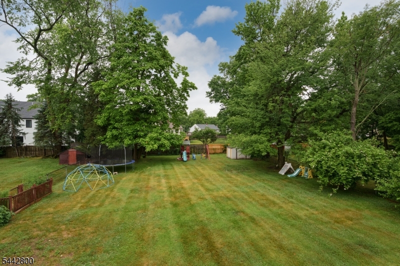 2025 Oak Tree Rd Property Photo 24