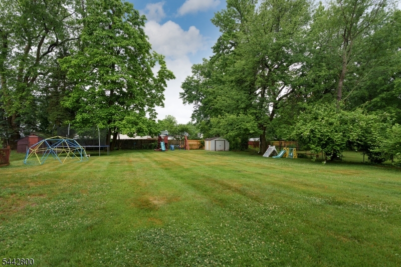 2025 Oak Tree Rd Property Photo 25