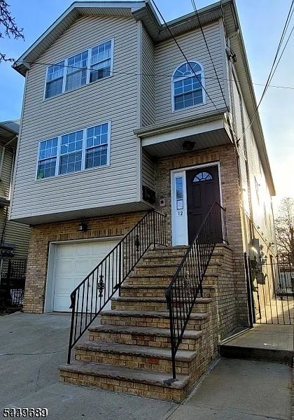 12 Halleck St Property Photo 1