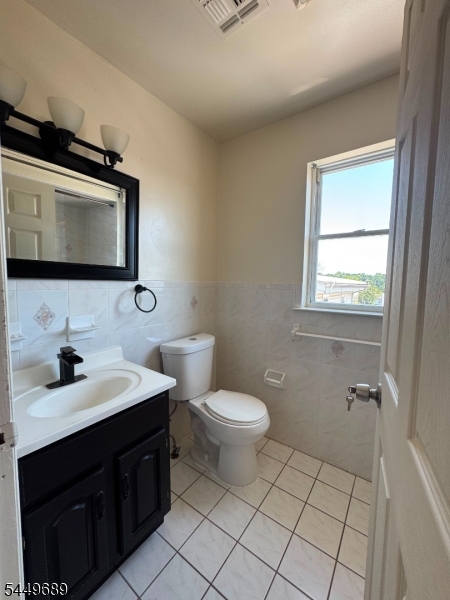 12 Halleck St Property Photo 2