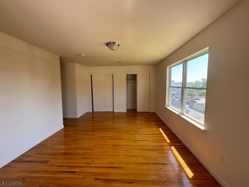 12 Halleck St Property Photo 3