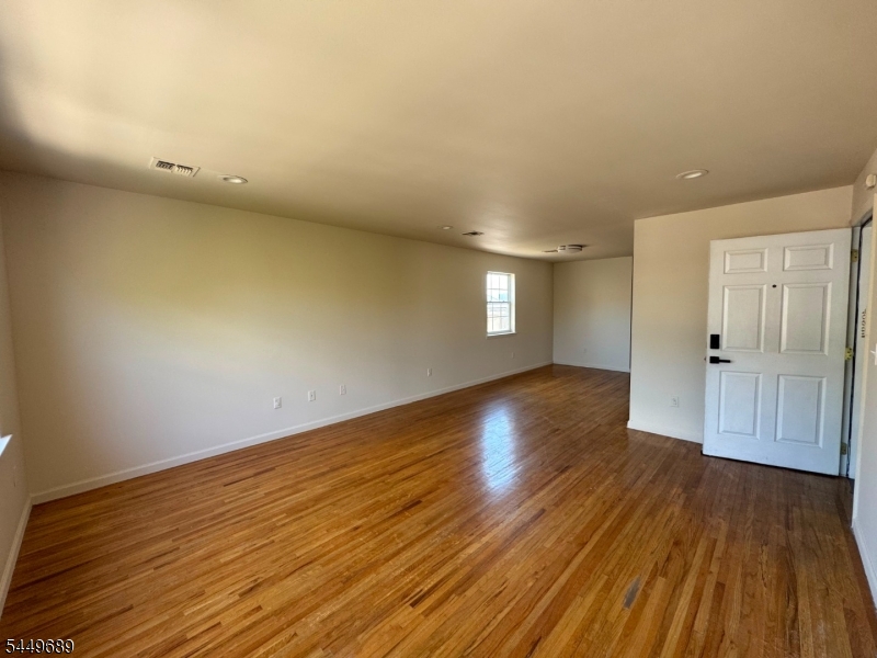 12 Halleck St Property Photo 10
