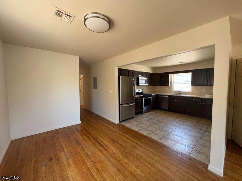 12 Halleck St Property Photo 12