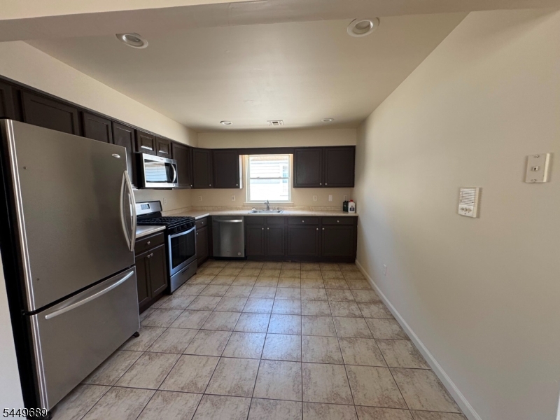 12 Halleck St Property Photo 13