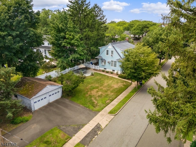 35 Lowell St Property Photo 3