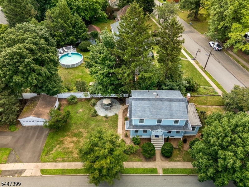 35 Lowell St Property Photo 5