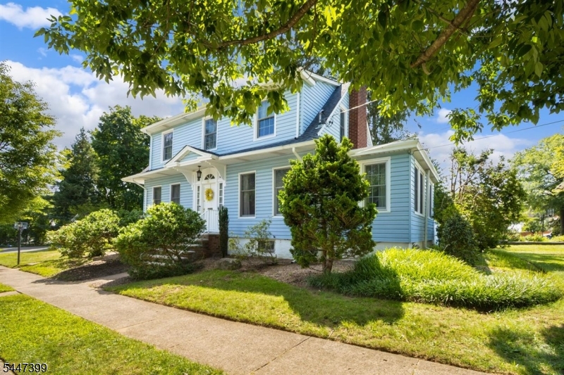 35 Lowell St Property Photo 6