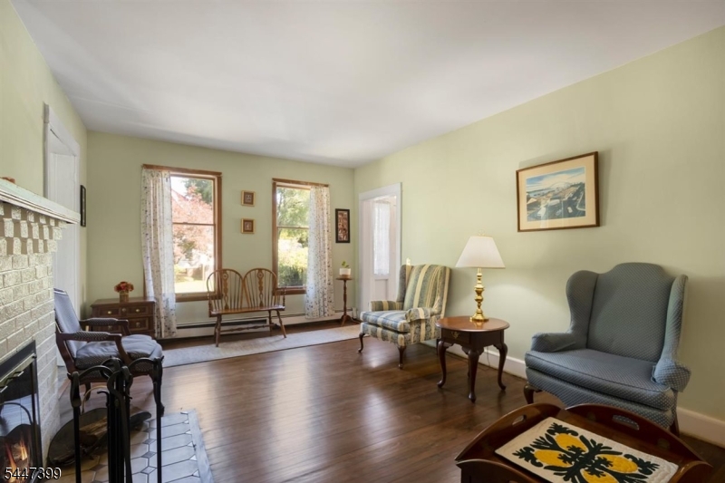 35 Lowell St Property Photo 14