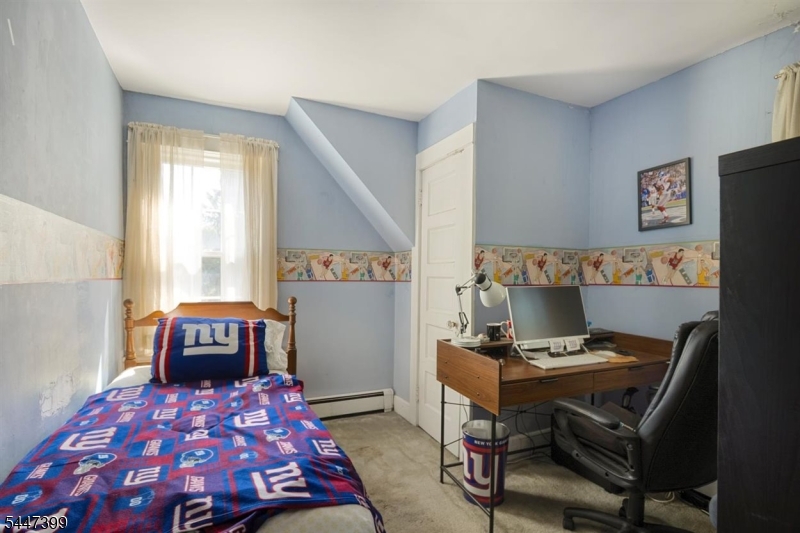35 Lowell St Property Photo 16
