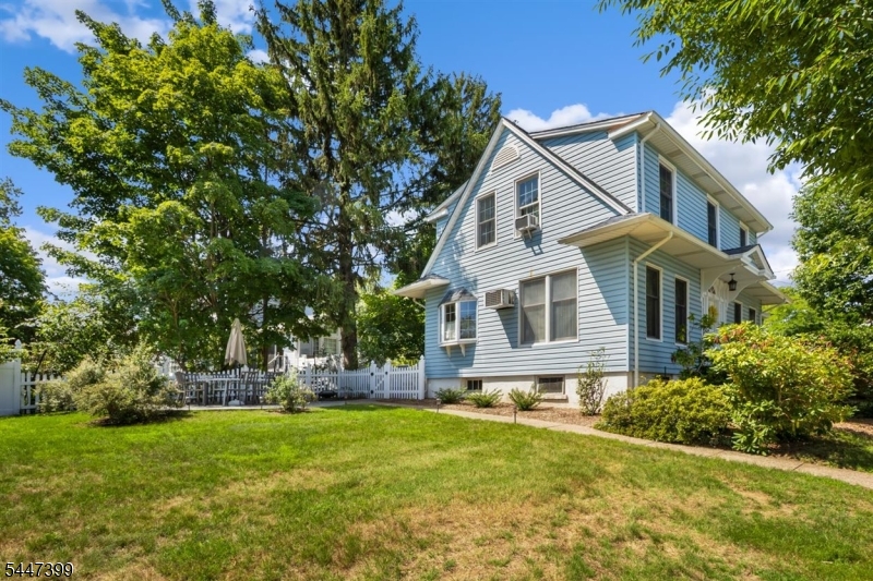35 Lowell St Property Photo 24