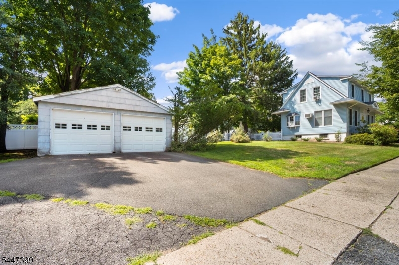 35 Lowell St Property Photo 25
