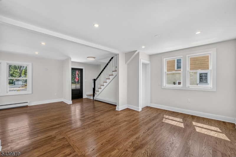 129 W Oak St Property Photo 6