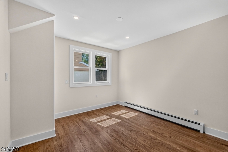 129 W Oak St Property Photo 25