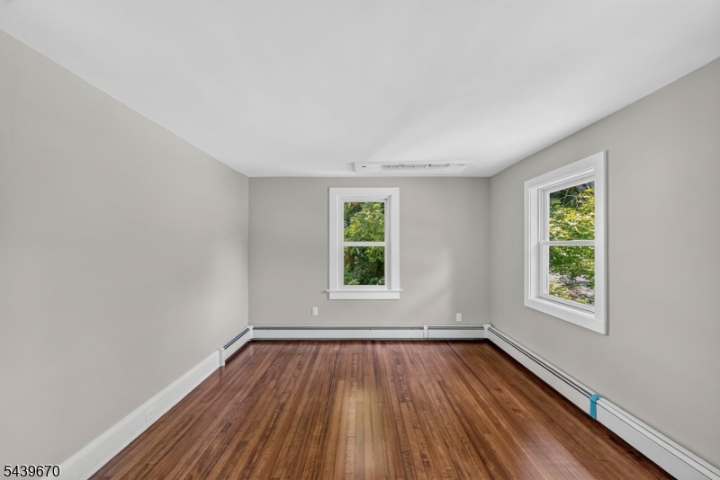 129 W Oak St Property Photo 27