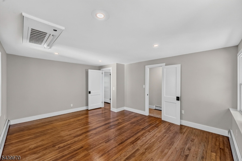 129 W Oak St Property Photo 33
