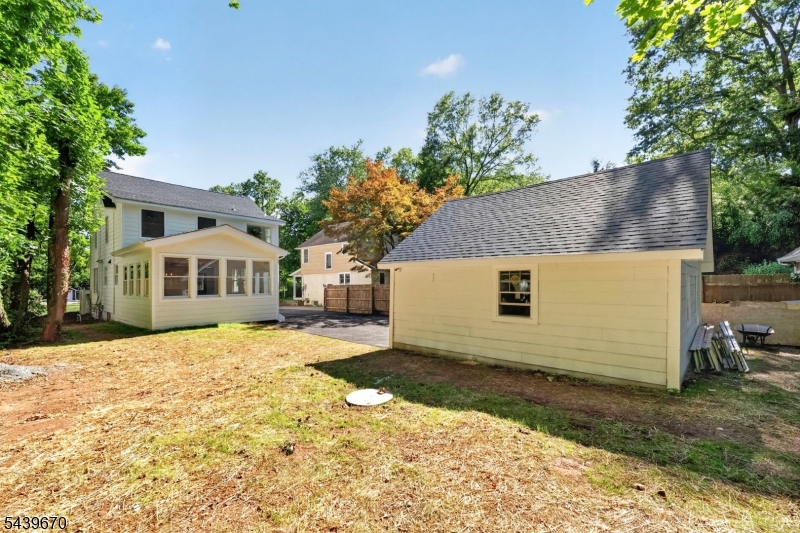 129 W Oak St Property Photo 49