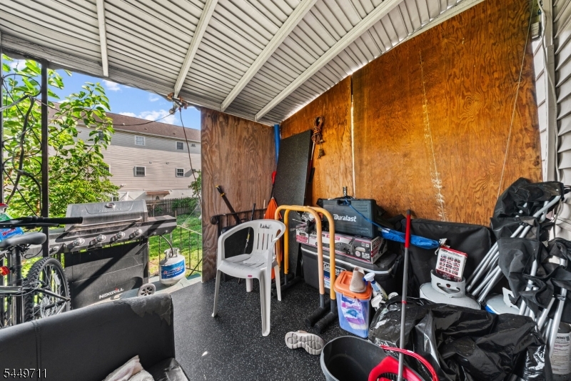 373 Oak St Property Photo 14