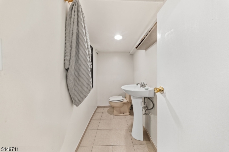 373 Oak St Property Photo 19